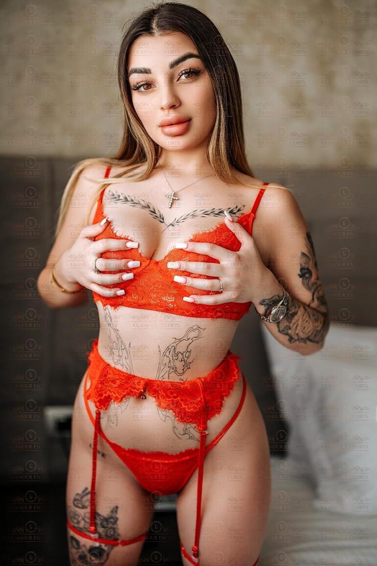 Jena escort in athens city tour in athens (5)